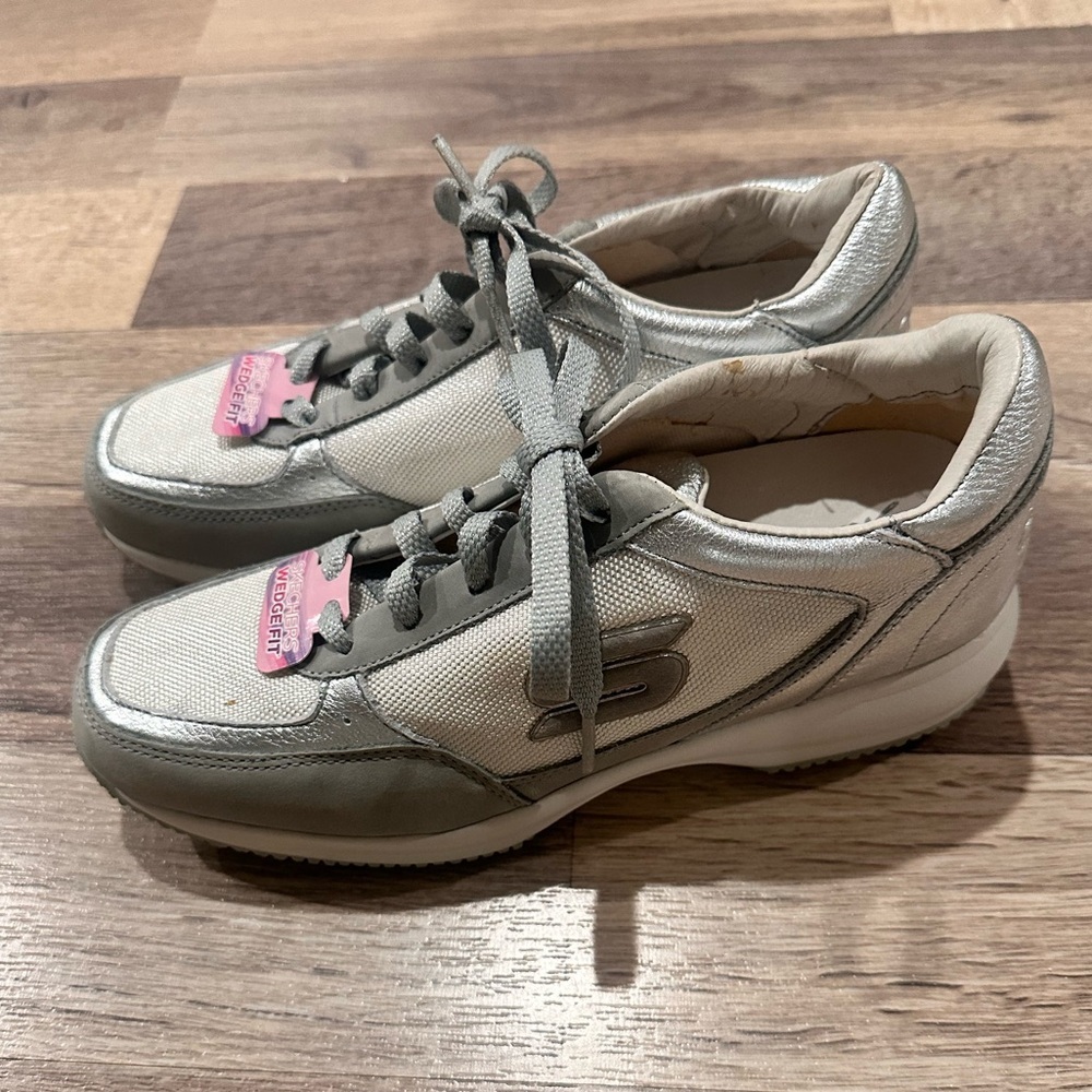 Size 7.5 Sketchers NWOT